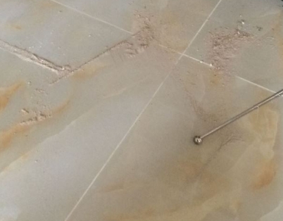 泗阳瓷砖空鼓维修公司分享粘合剂选择不当在瓷砖铺贴过程中可能导致以下问题