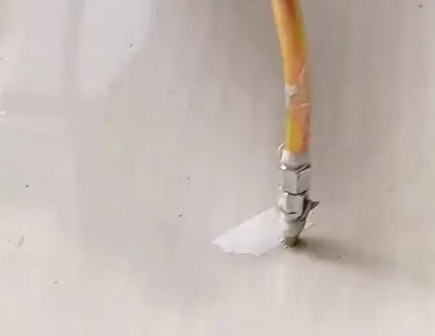 泗阳瓷砖空鼓维修公司专业解答在瓷砖铺贴过程中，如果使用的砂料过粗（如全部使用了粗砂），可能会导致以下问题