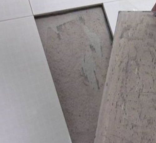泗阳瓷砖空鼓维修公司分享瓷砖铺贴时如果打浆（即涂抹在瓷砖背面和基层上的砂浆或瓷砖胶）过少，会带来以下问题